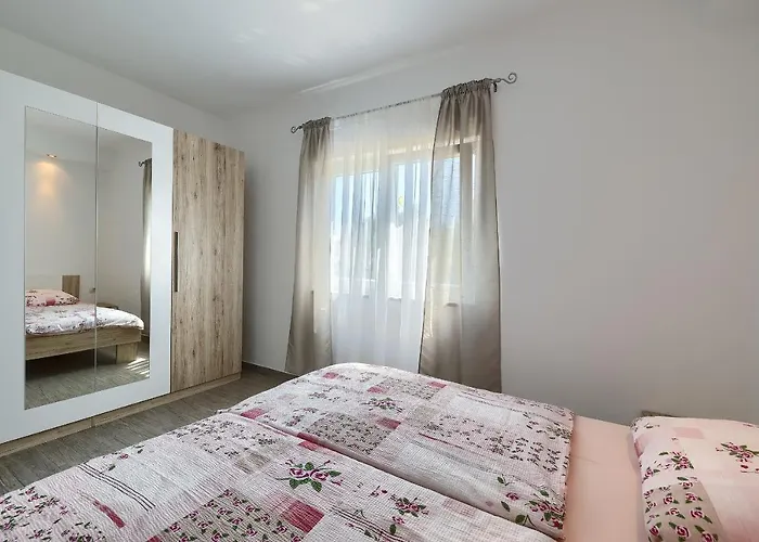 Appartement Mishel 1 *